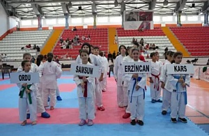 Genç Karateciler Kars’ta
