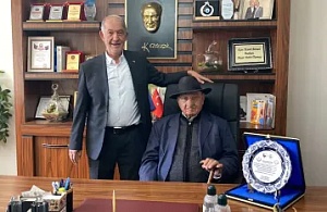 İsmet Çelik’e vefa plaketi verildi
