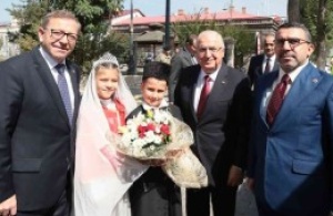 Bakan Güler, Kars Valiliğini ve Belediyesini ziyaret etti