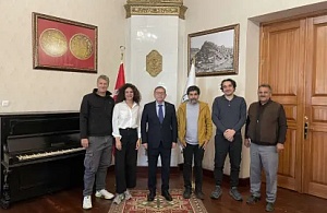 Sinema Ekibi Vali Polat'ı Makamında Ziyaret Etti