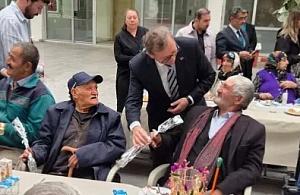 Vali Ziya Polat’tan Dünya Yaşlılar Günü’nde Anlamlı Ziyaret