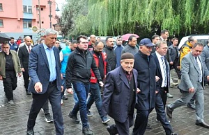 Kars’ta Yağmur Altında Sağlıklı Yaşam Yürüyüşü