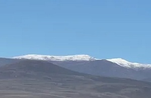 Kars’ta Kışın Habercisi Kar: Yüksek Dağlar Beyaza Büründü!
