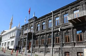 Kars’ta Operasyon: Belediye ve Üniversite Personelinin de Aralarında Bulunduğu 6 Kişi Gözaltına Alındı
