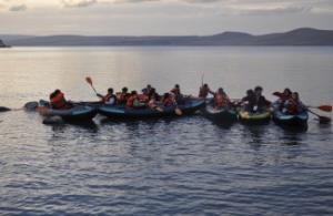 Çocuklar, Cumhuriyet Bayramını Çıldır Gölü üzerinde kutladı