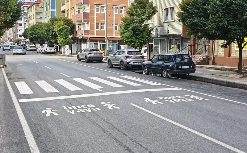 Karayolları Harekete Geçti: Yaya Geçidi Çizgileri Çizildi