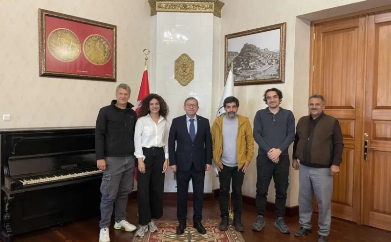 Sinema Ekibi Vali Polat'ı Makamında Ziyaret Etti