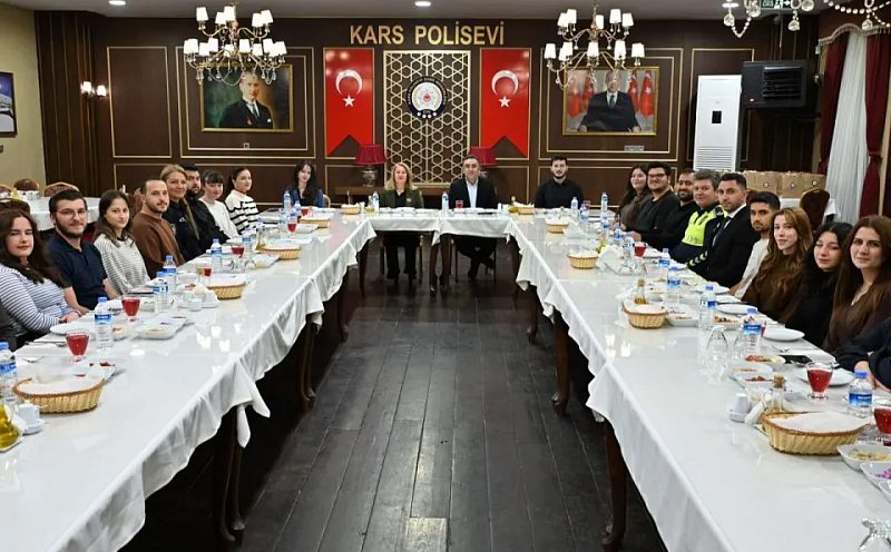 Emniyet Müdürü Tombul Üniversiteli Gençlerle Buluştu