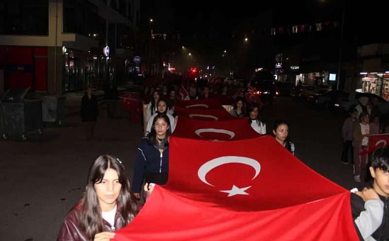 Selim’de Dev Türk Bayraklarıyla Meşaleli Yürüyüş