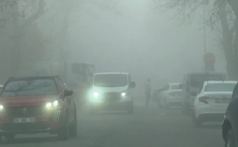 Kars’ta Yoğun Sis Etkili Oldu: Görüş Mesafesi 10 Metreye Kadar Düştü