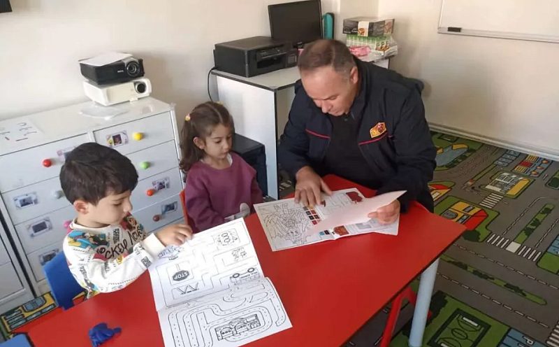 Minik Öğrencilere Yangın Güvenliği Eğitimi
