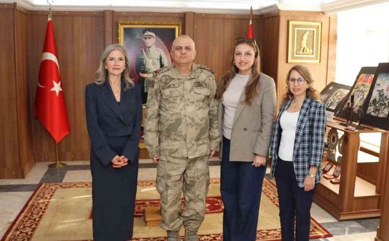 Kars Kızılay Şubesi’nden İl Jandarma Komutanı Coşkun’a hayırlı olsun ziyareti