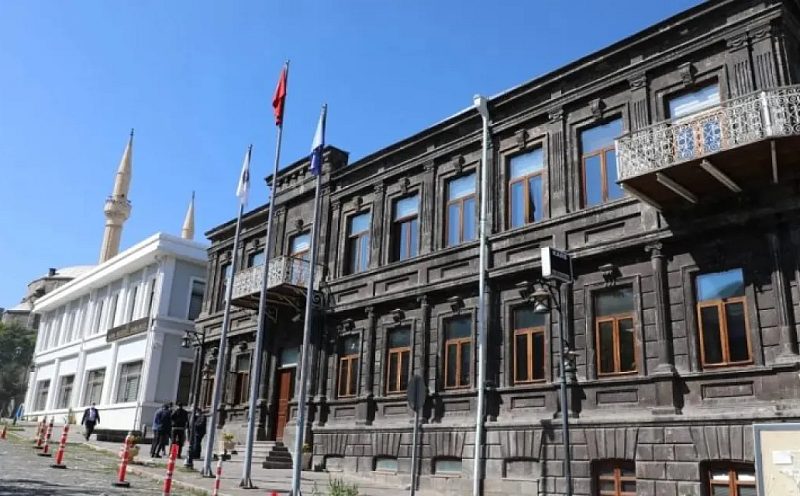Kars’ta Operasyon: Belediye ve Üniversite Personelinin de Aralarında Bulunduğu 6 Kişi Gözaltına Alındı