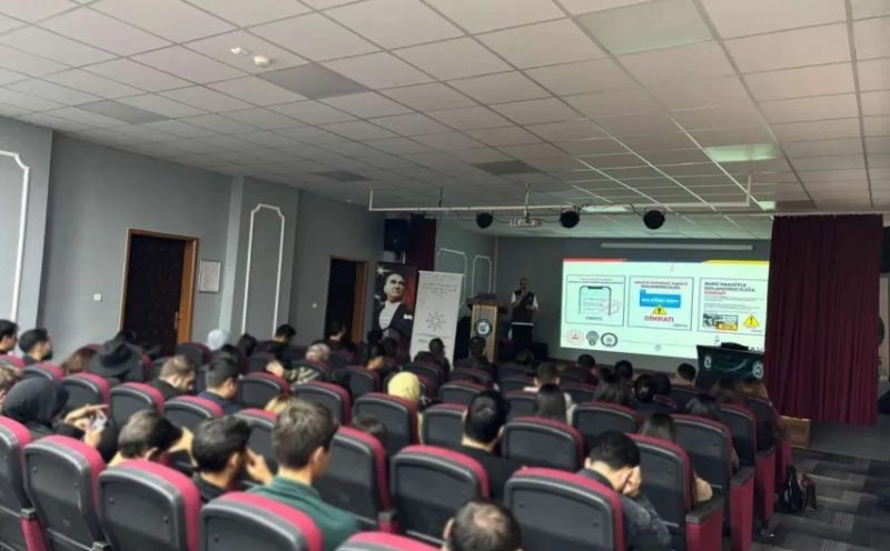 Kars Emniyetinden 550 Öğrenci ve Akademisyene Siber Güvenlik Eğitimi