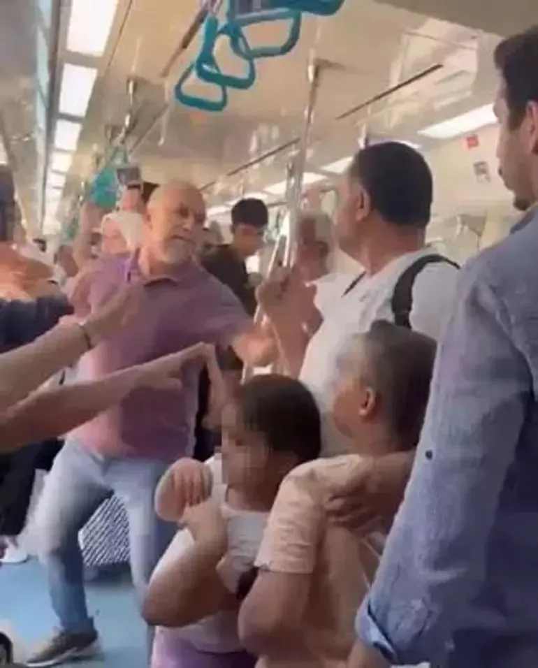 Deniz Eroğlu'na saldıran  Marmaray'daki Saldırganlar