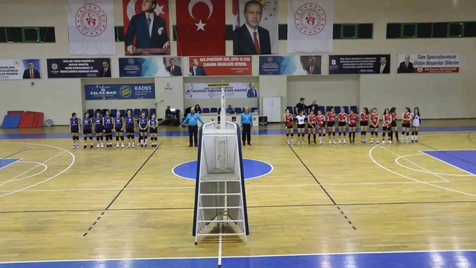 100. Yıl Cumhuriyet Voleybol Turnuvasının açılışı yapıldı
