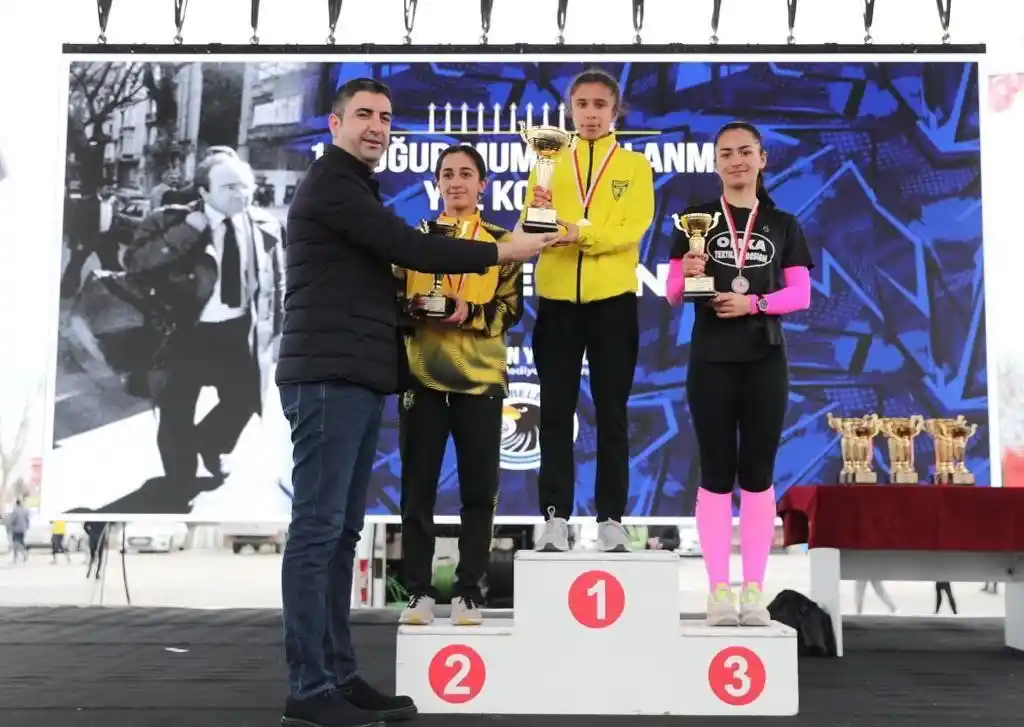 12. Uğur Mumcu’yu Anma Yol Koşusu, Kartal’da düzenlendi