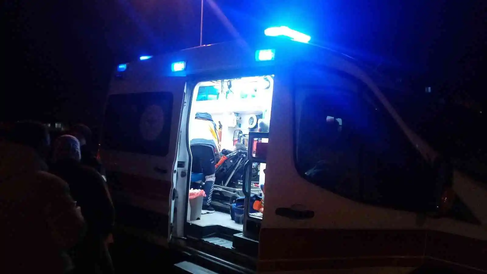 15 yaşındaki ehliyetsiz sürücünün kullandığı otomobil takla attı: O anlar kamerada