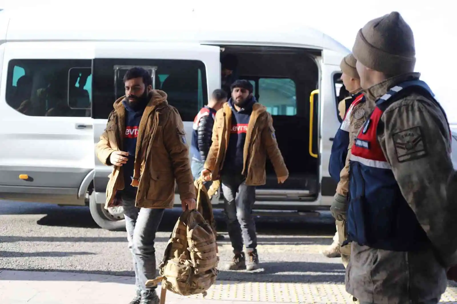 227 düzensiz göçmen Ağrı’dan ülkelerine gönderildi