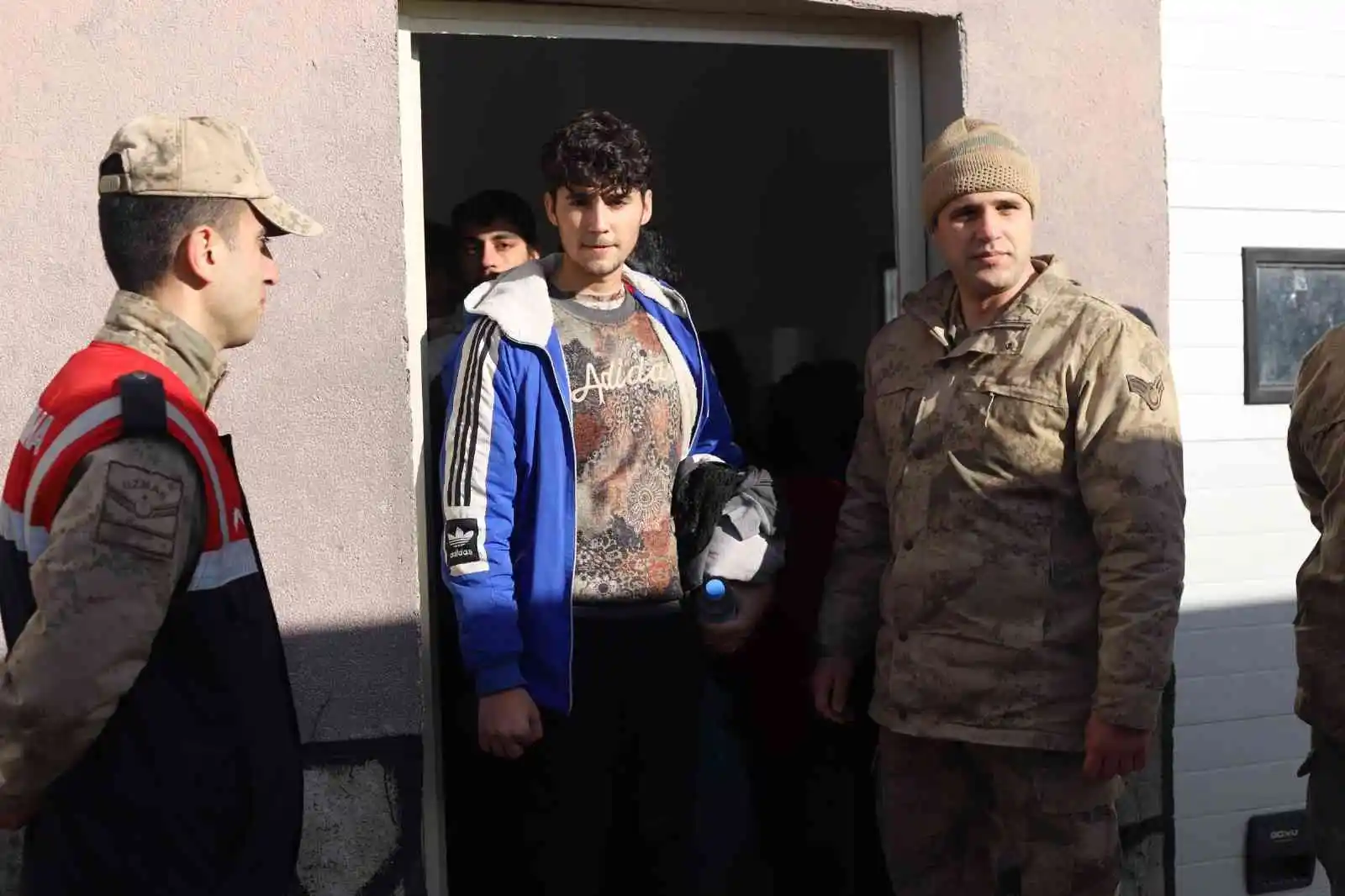 227 düzensiz göçmen Ağrı’dan ülkelerine gönderildi