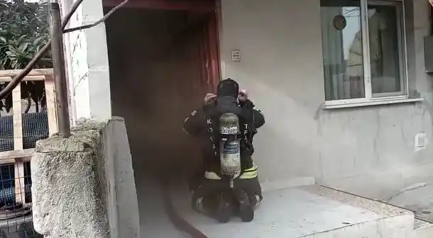 3 katlı binada çıkan yangın paniğe sebep oldu