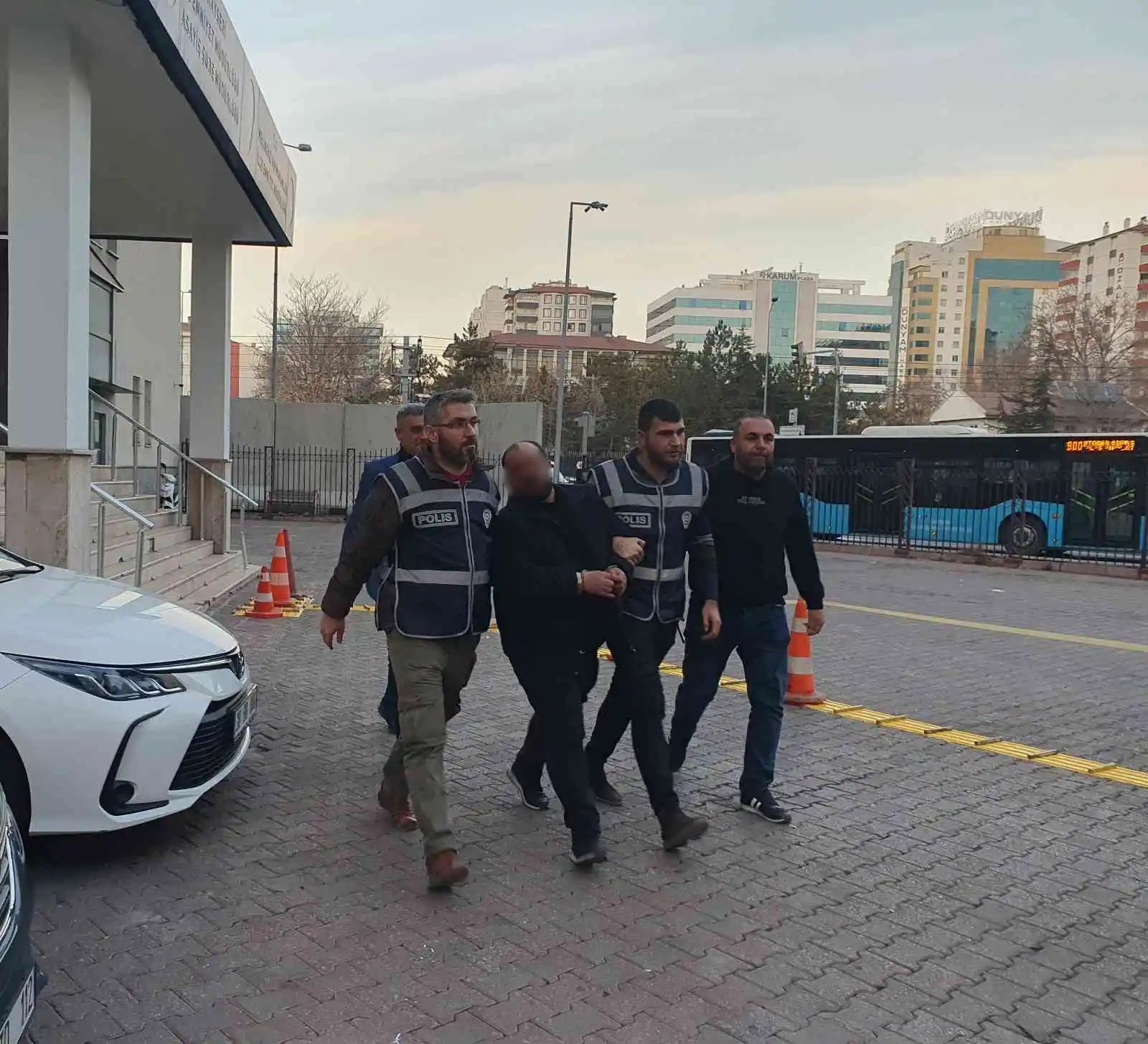 33 yıl 9 ay hapis cezası olan şahıs yakalandı
