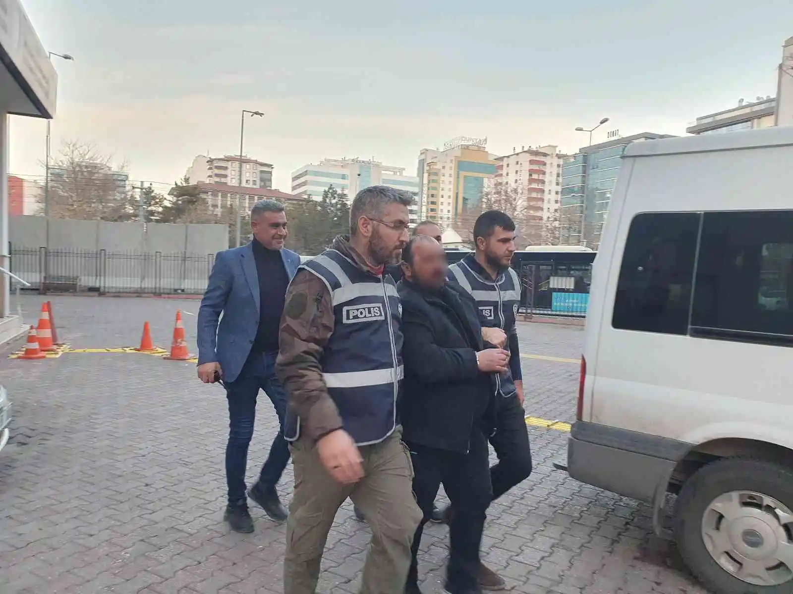 33 yıl 9 ay hapis cezası olan şahıs yakalandı