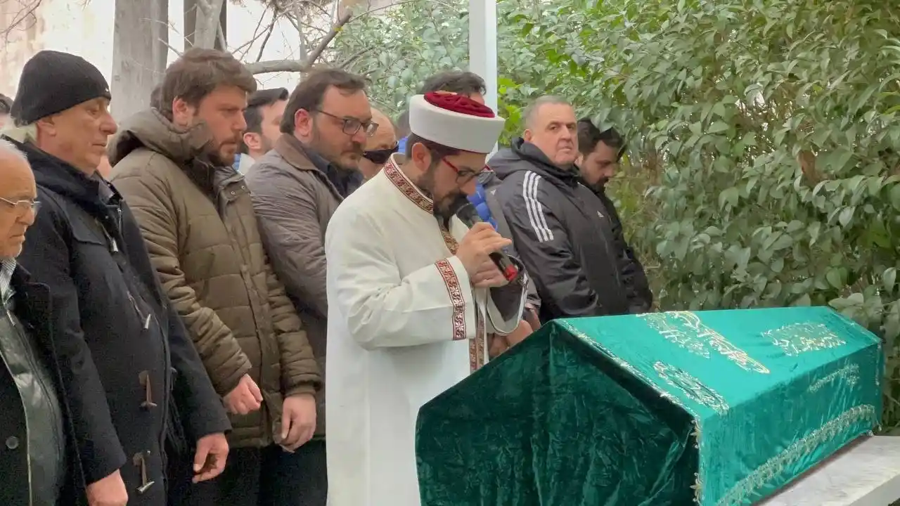 38 yaşında kalbine yenik düşen antikacı, Üsküdar’da toprağa verildi