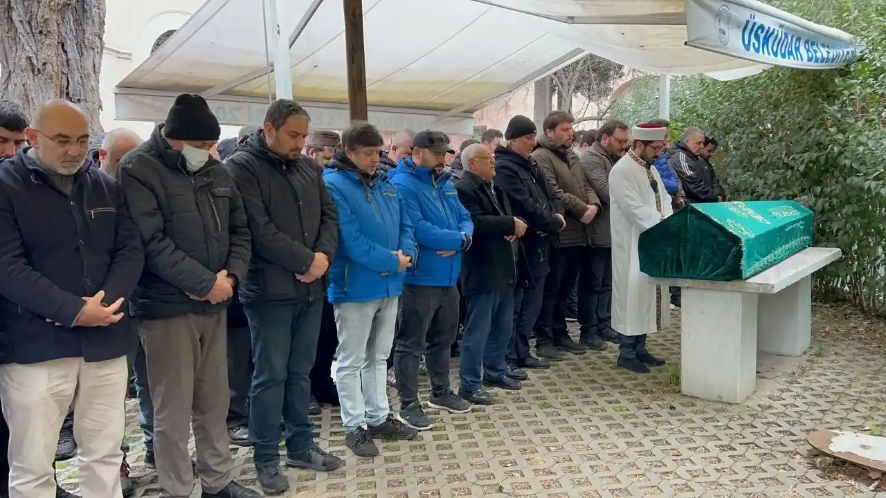 38 yaşında kalbine yenik düşen antikacı, Üsküdar’da toprağa verildi