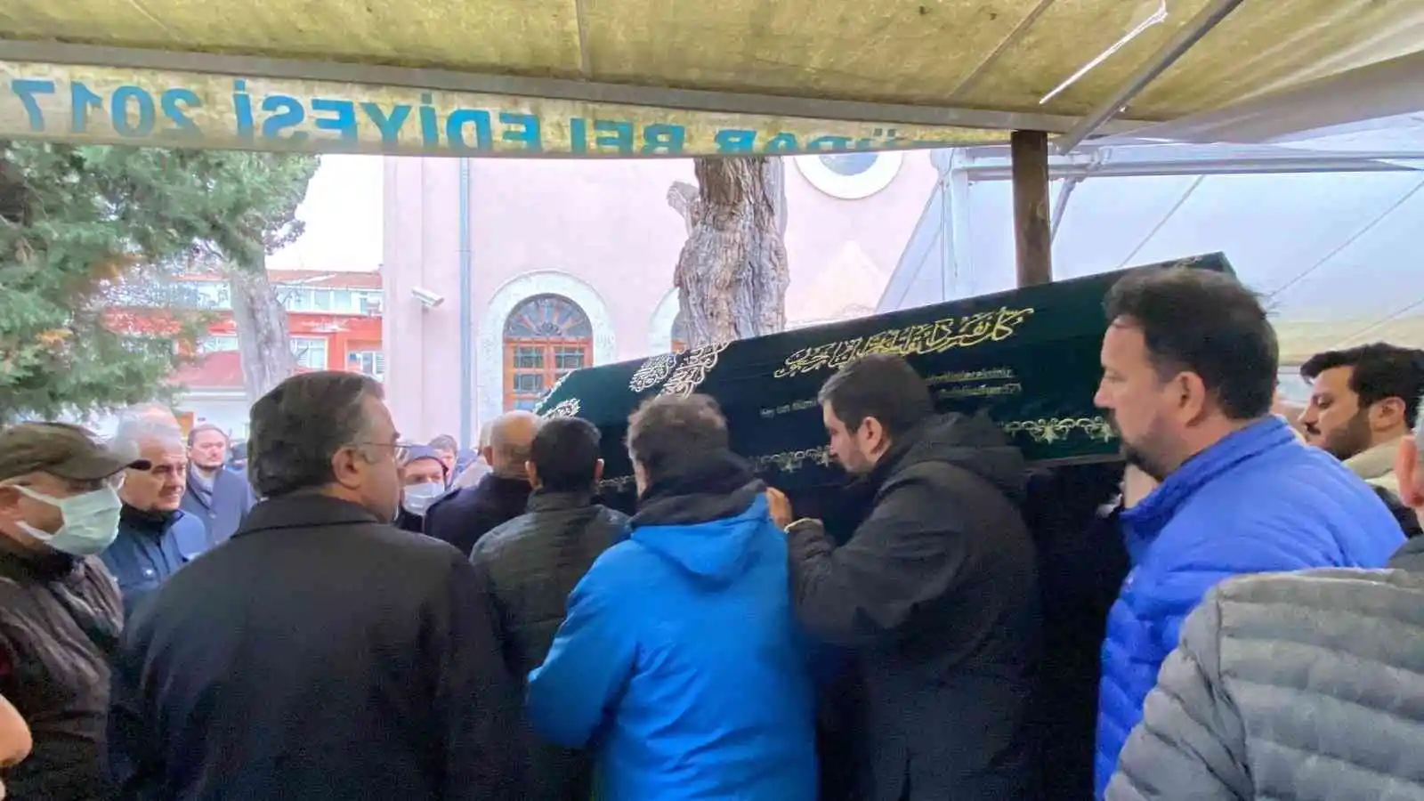 38 yaşında kalbine yenik düşen antikacı, Üsküdar’da toprağa verildi
