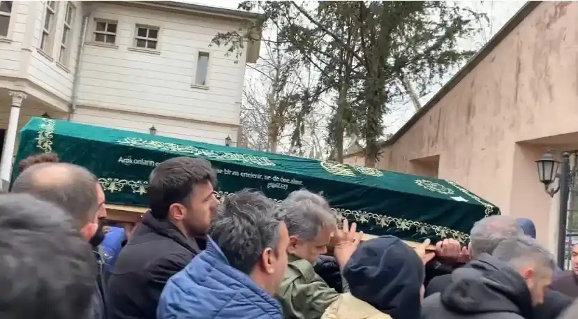 38 yaşında kalbine yenik düşen antikacı, Üsküdar’da toprağa verildi