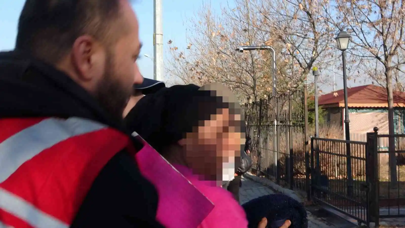 50 farklı hırsızlık olayının faili, gazetecilere tepki gösterdi