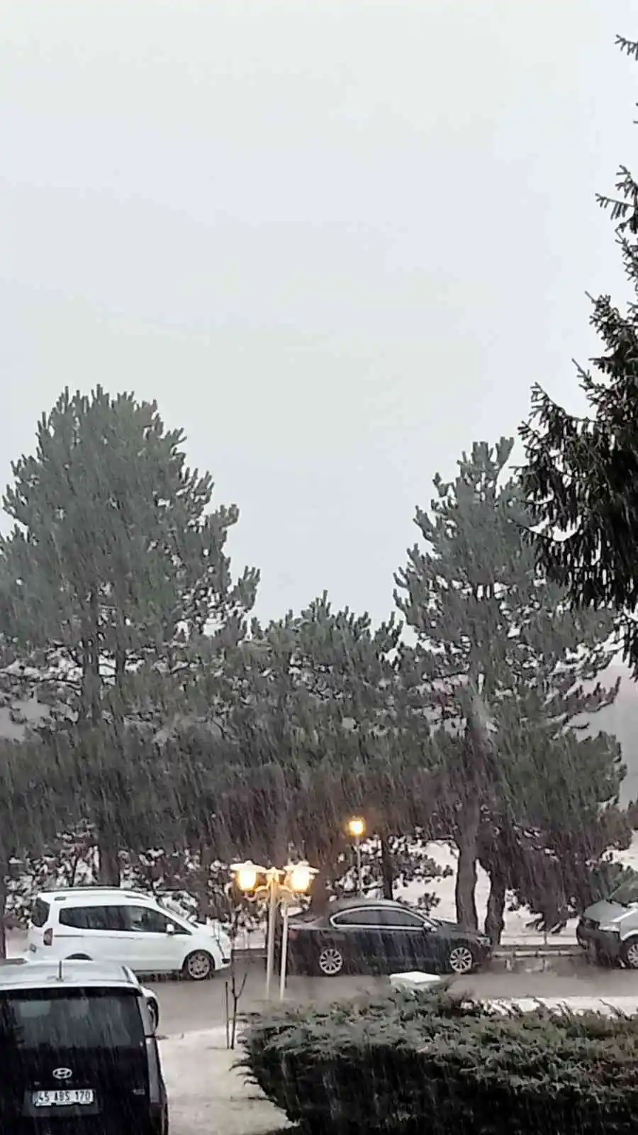 Abant'ta kar yağışı başladı