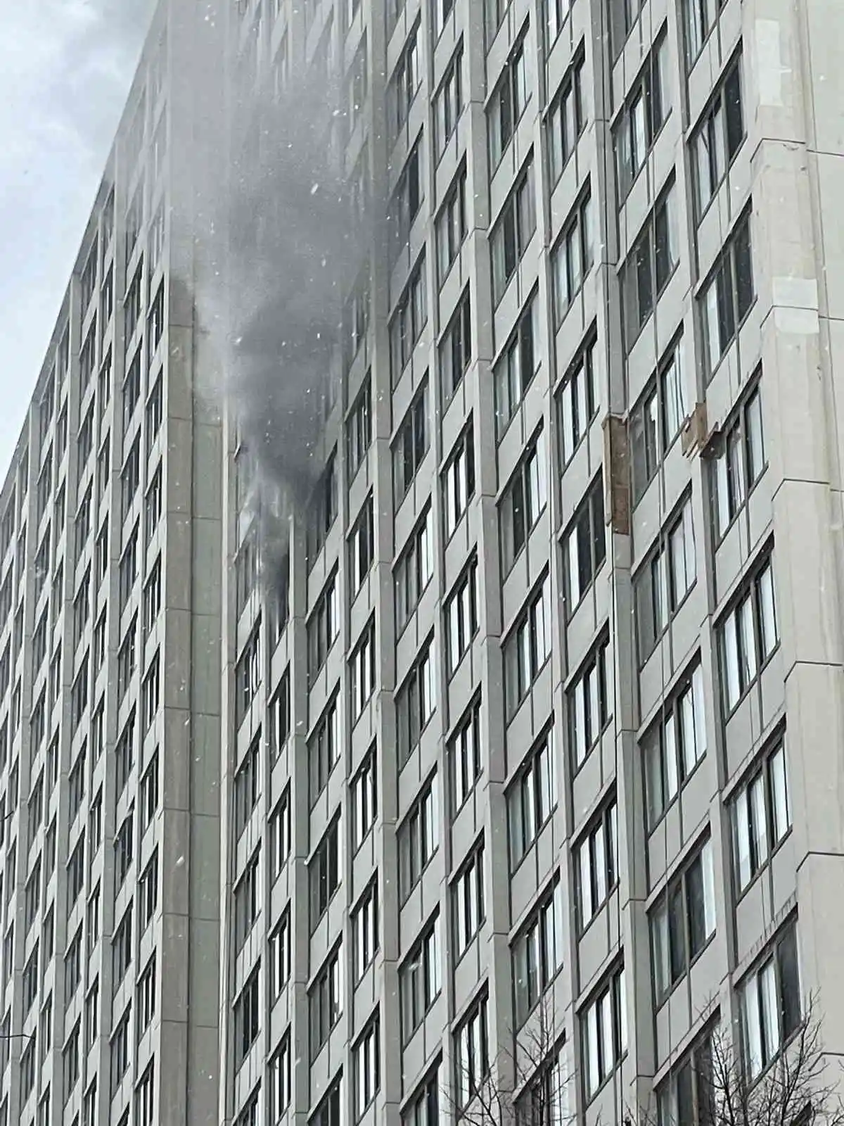 ABD’de 25 katlı binada yangın: 1 ölü, 8 yaralı