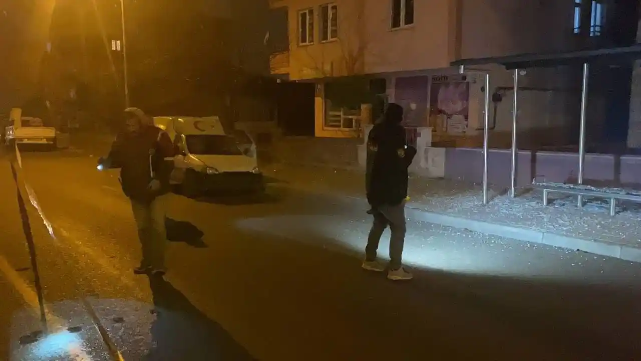 Abisini ve kuzenini pompalı tüfekle vurup firar etti