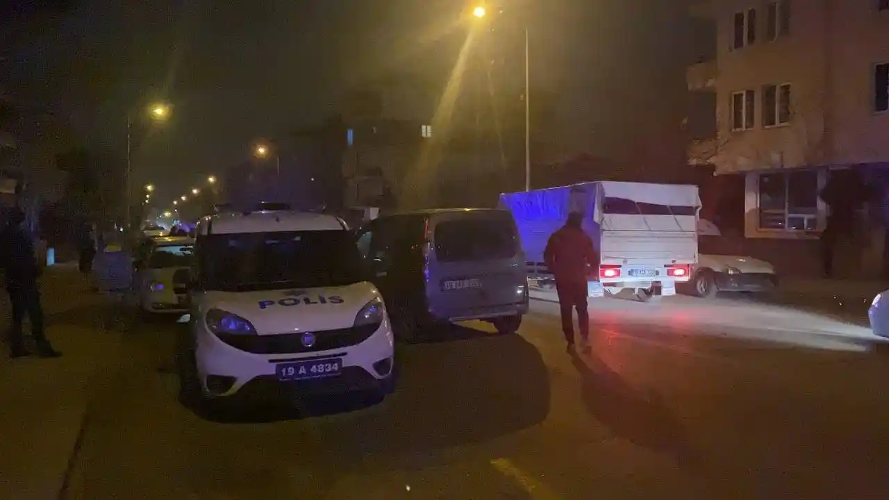 Abisini ve kuzenini pompalı tüfekle vurup firar etti