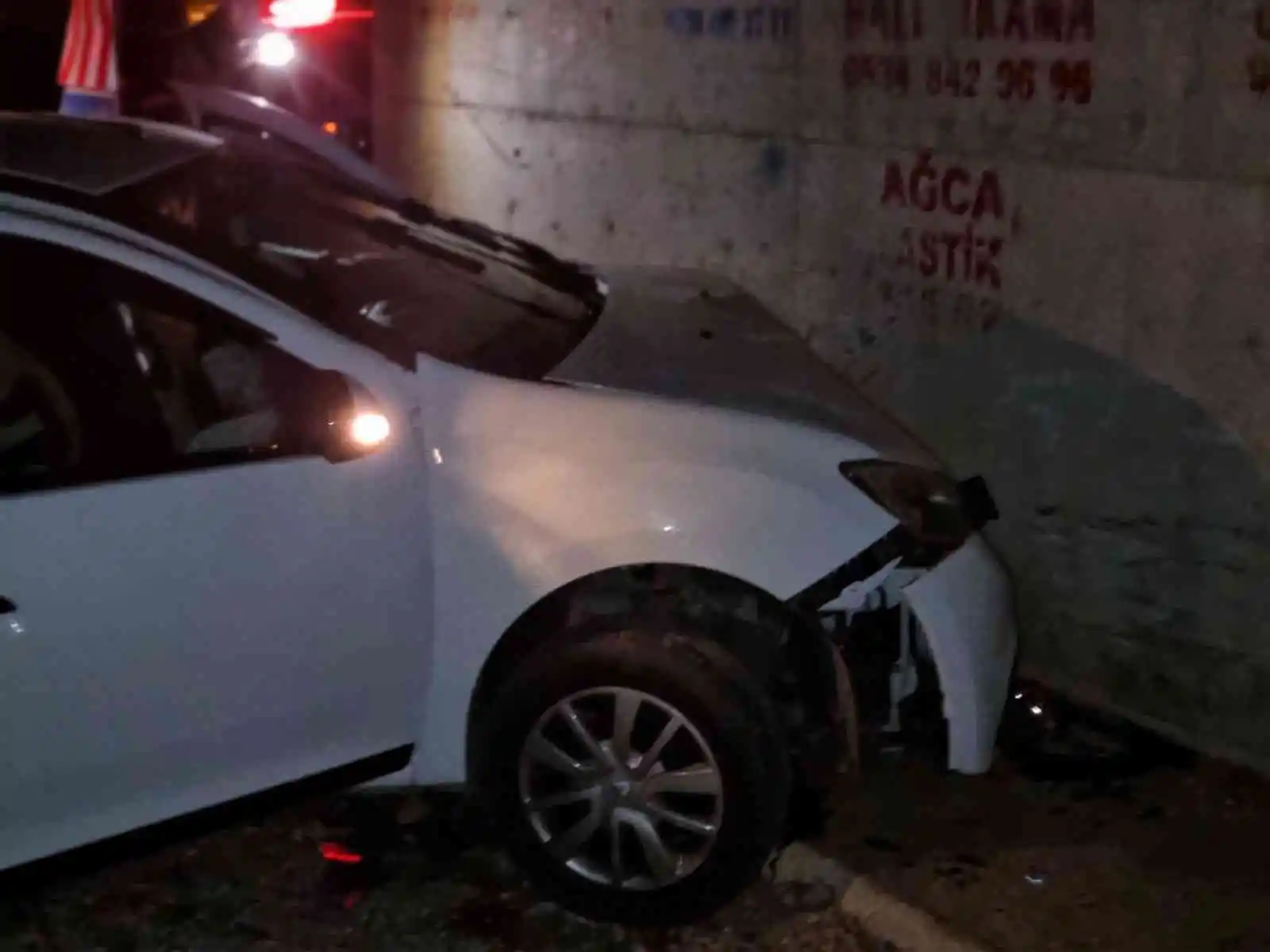Adana'da cenazeye giden aile kaza yaptı: 1'i ağır, 3 yaralı
