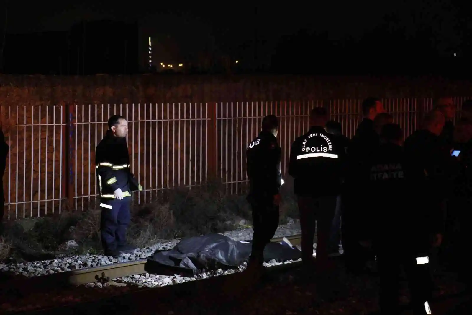 Adana'da trenin çarptığı genç öldü
