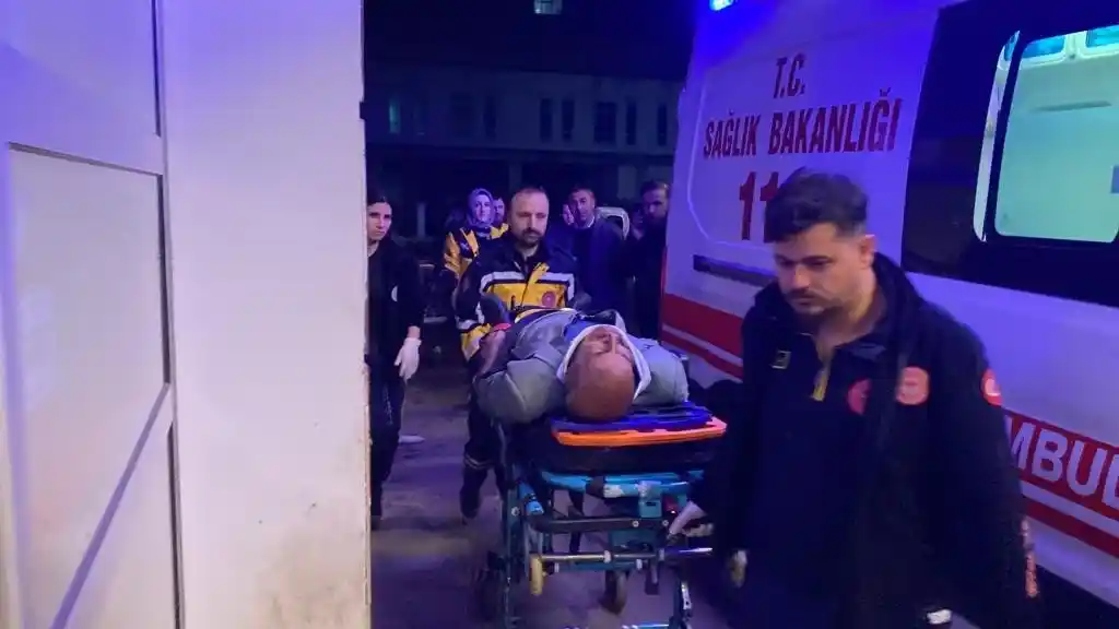 Adıyaman’da iki otomobil çarpıştı: 8 yaralı