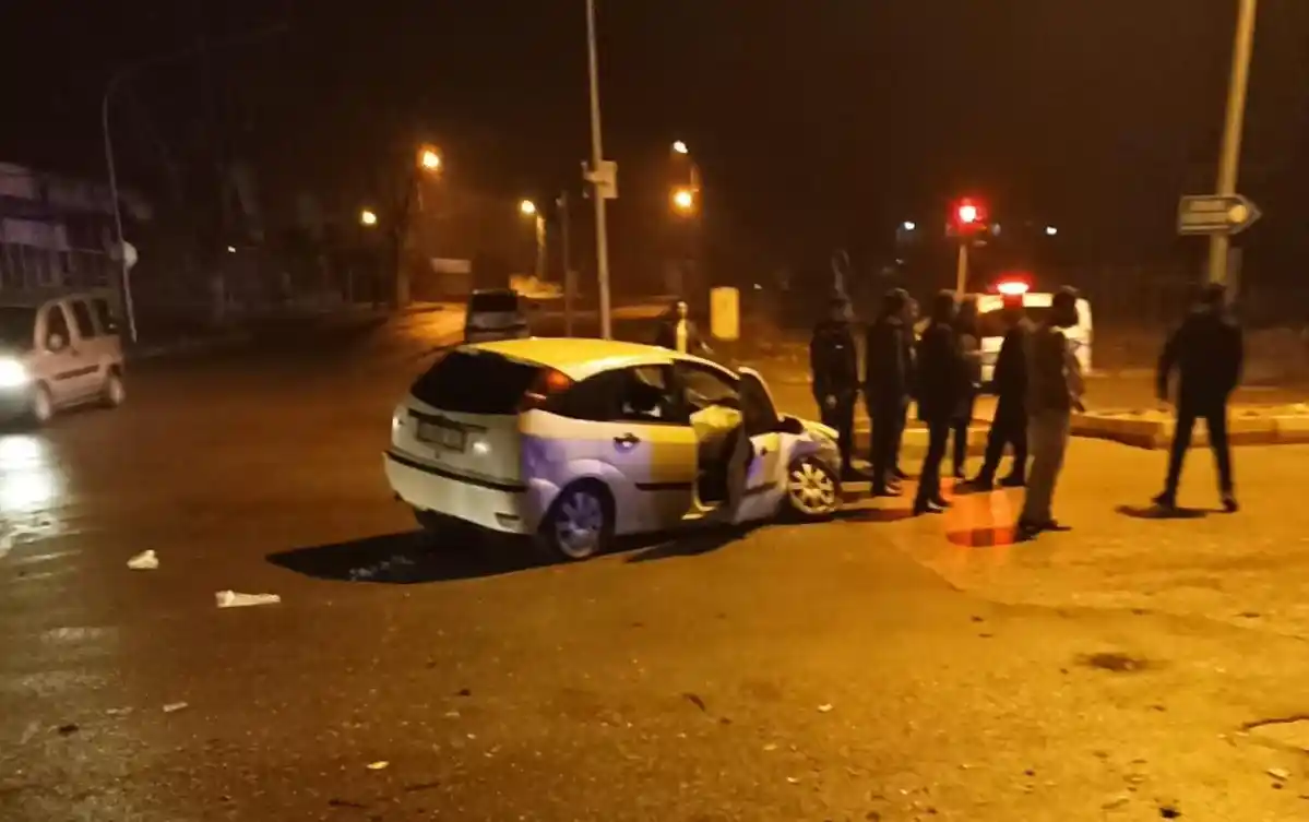 Adıyaman’da iki otomobil çarpıştı: 8 yaralı