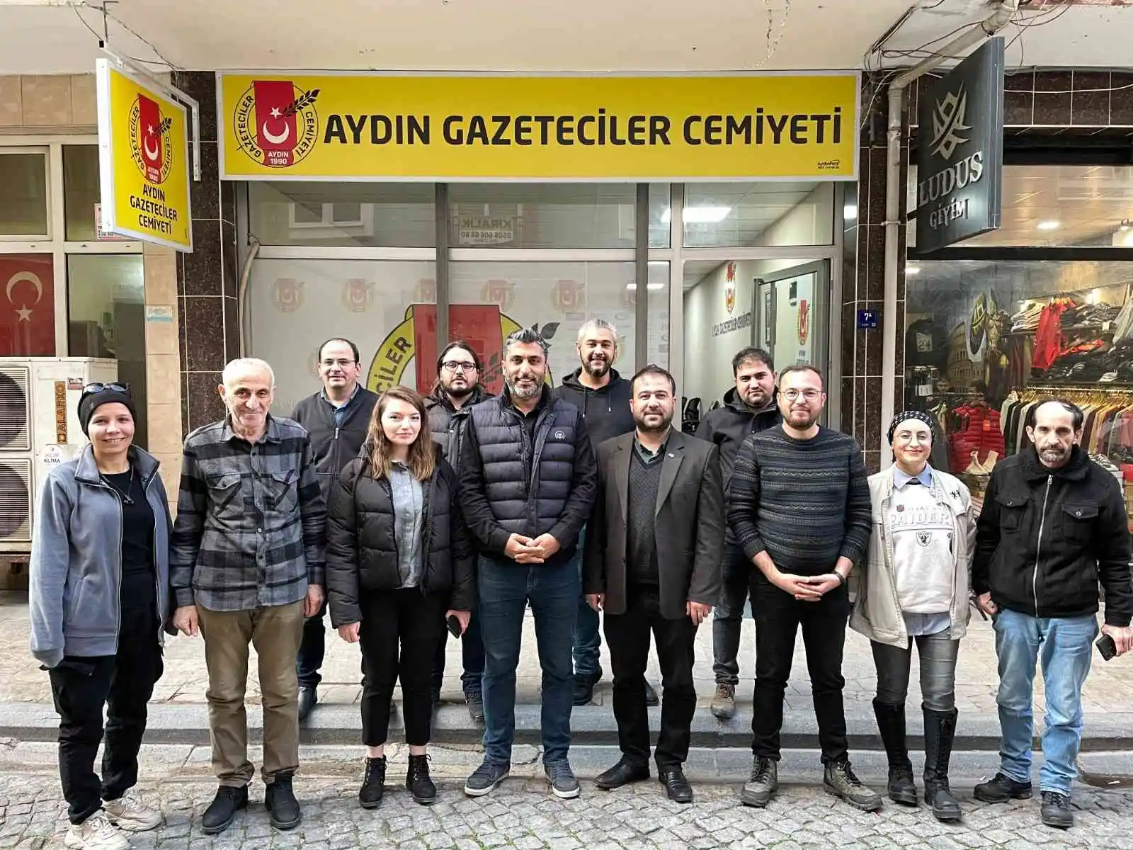 AGC'den muhabirlere ödül
