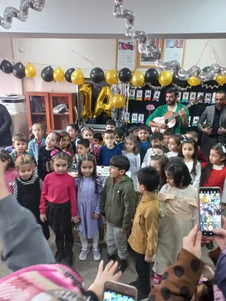 Ağrı’da miniklerin okuma bayramı sevinci