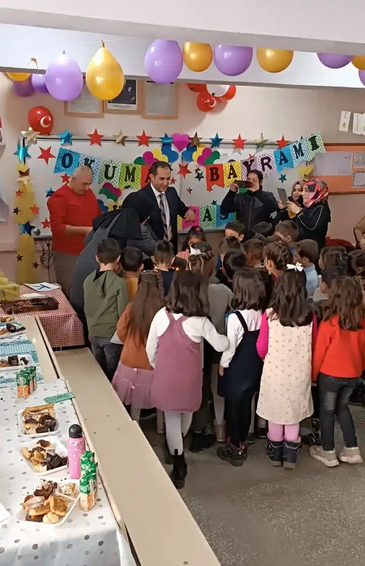 Ağrı’da miniklerin okuma bayramı sevinci