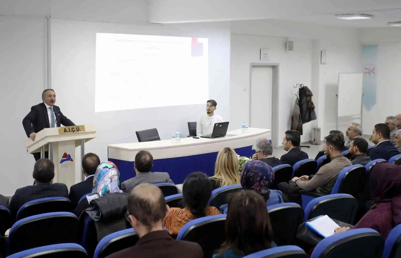 AİÇÜ'de kalite güvence sistemi değerlendirme toplantısı yapıldı