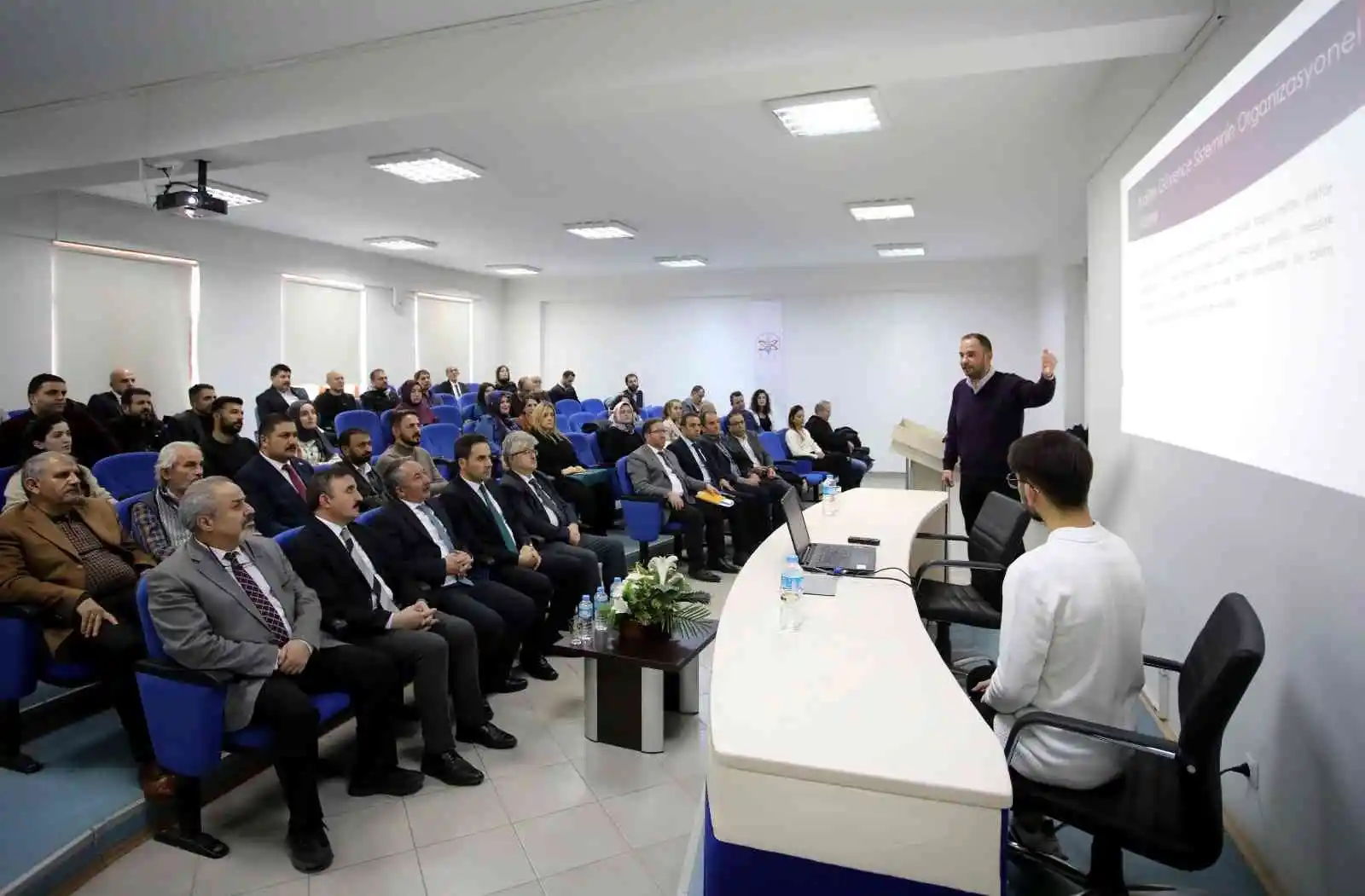 AİÇÜ’de kalite güvence sistemi değerlendirme toplantısı yapıldı