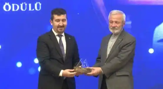 AK Parti Genel Başkanvekili Kurtulmuş: “Değil memleketi, bir bakkal dükkanını bile 6 kişiyle yönetmek mümkün değildir”