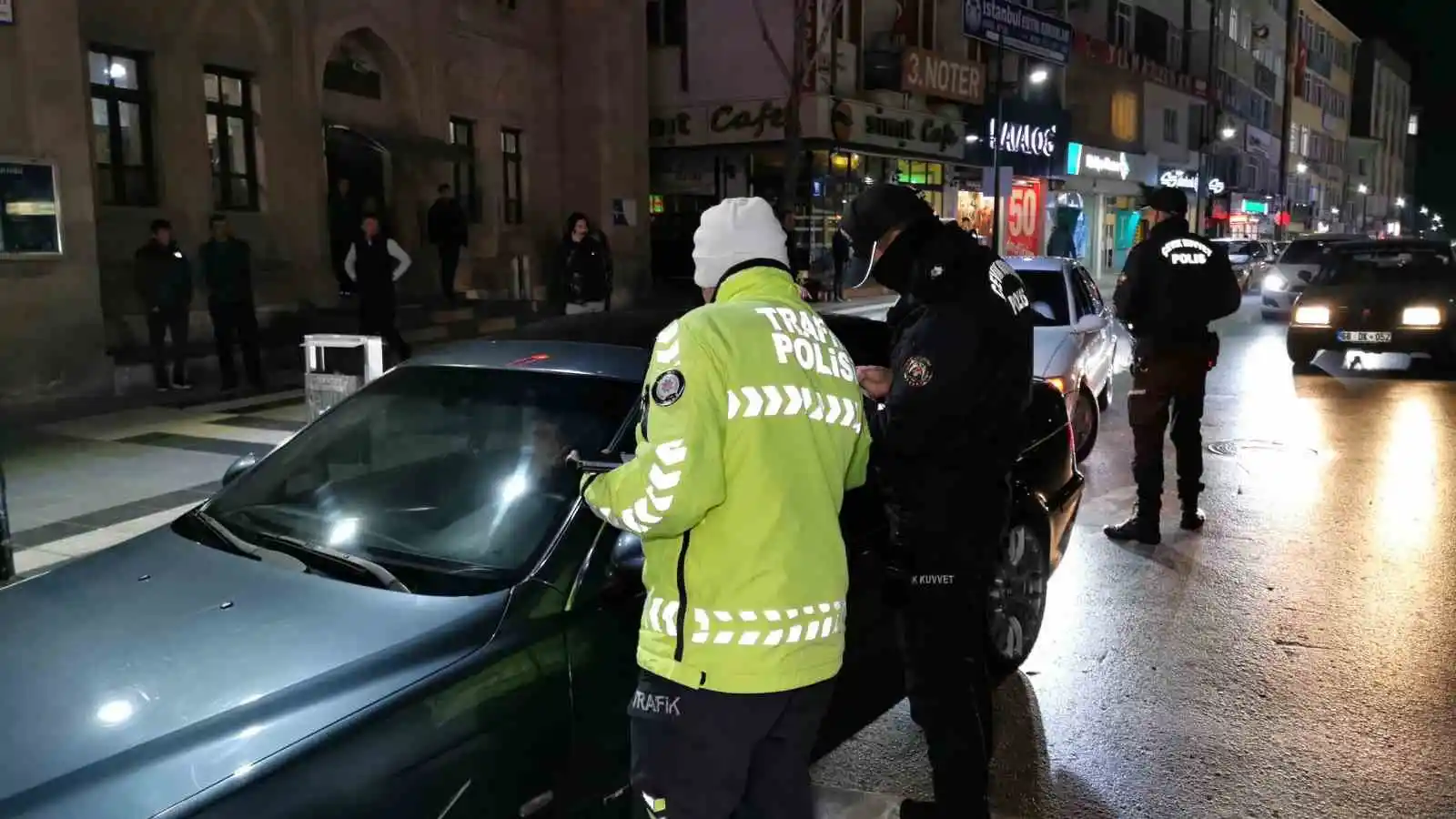 Aksaray'da Çevik Kuvvetten 'şok' denetim