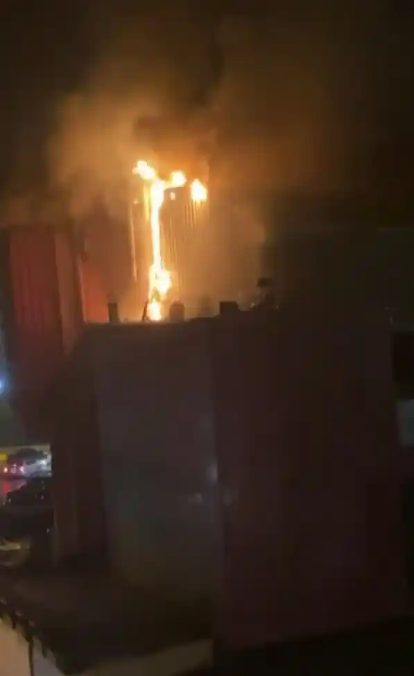 Alışveriş Merkezi'nde yangın