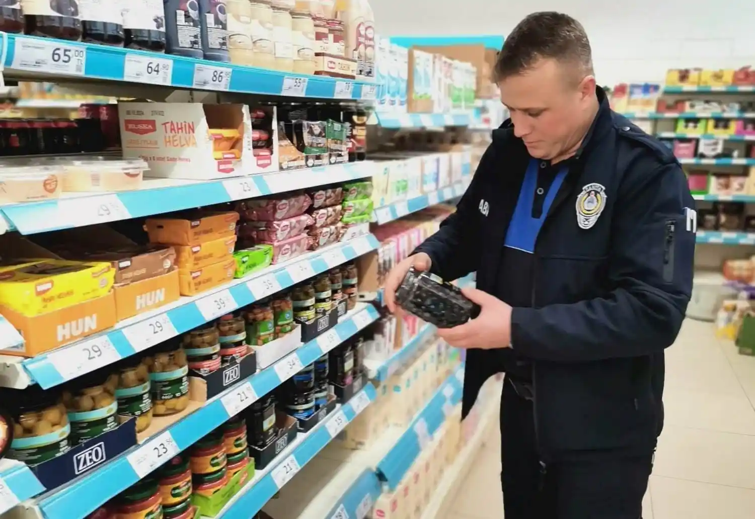 Altıntaş’ta marketlerde fiyat denetimi yapıldı