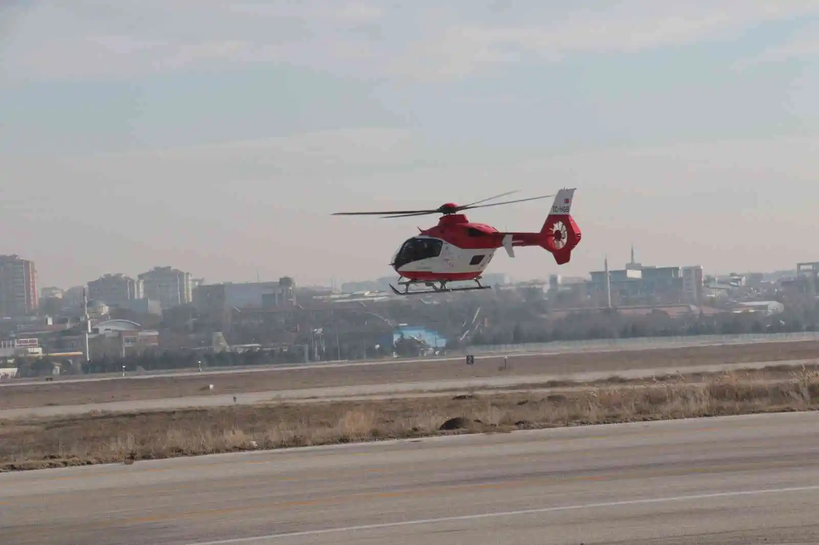 Ambulans helikopterler adeta bir hava hastanesine dönüşüyor

